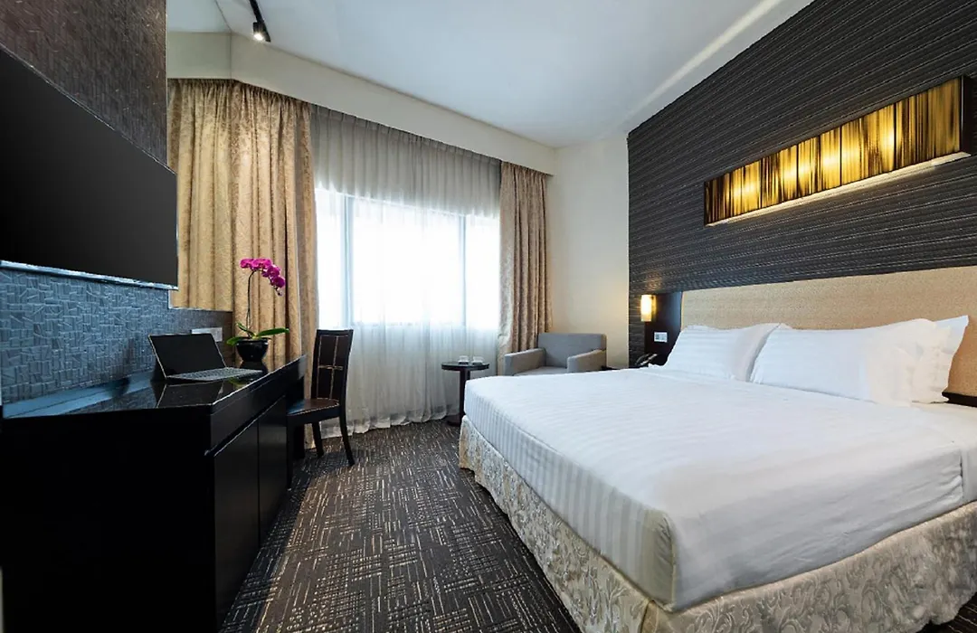 Hotel Royal Queens-1