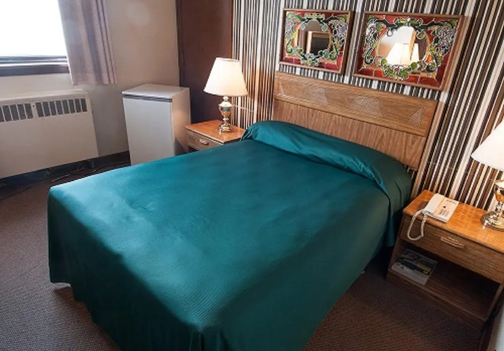Curtis Gordon Motor Hotel-1