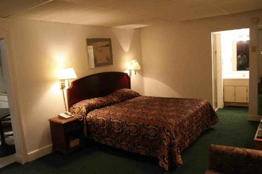 Budget Inn - Charlotte-1