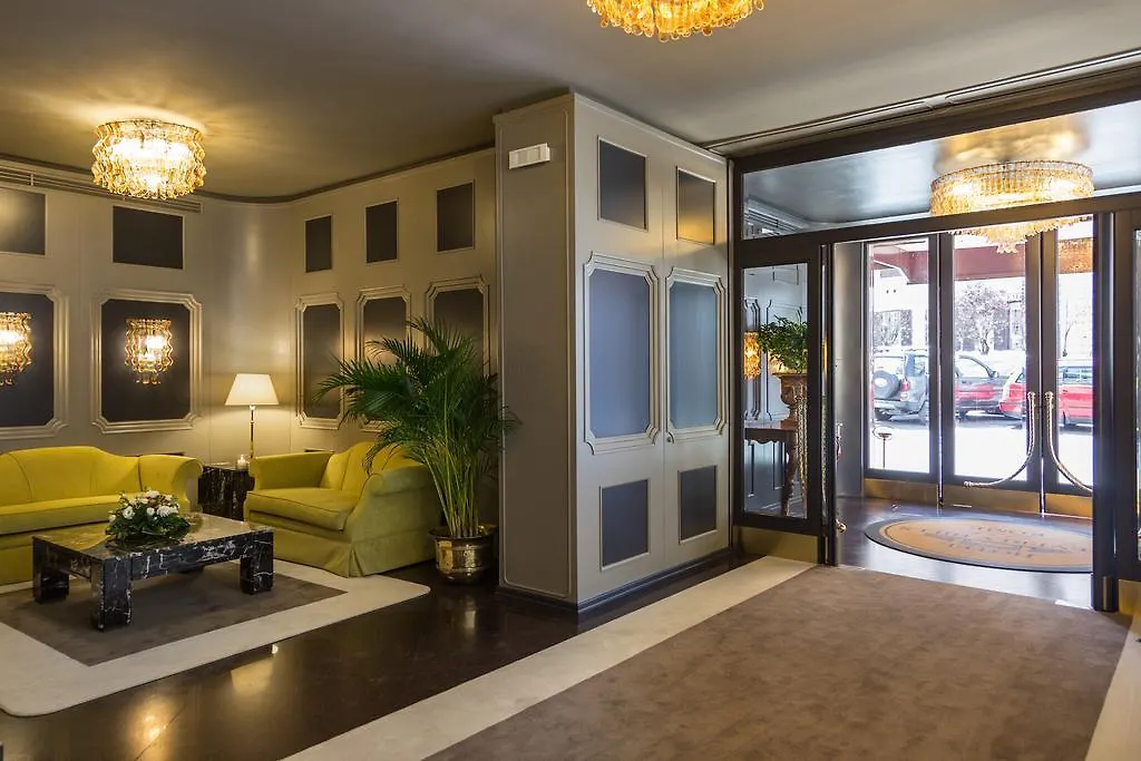 Hotel Beverly Hills-1