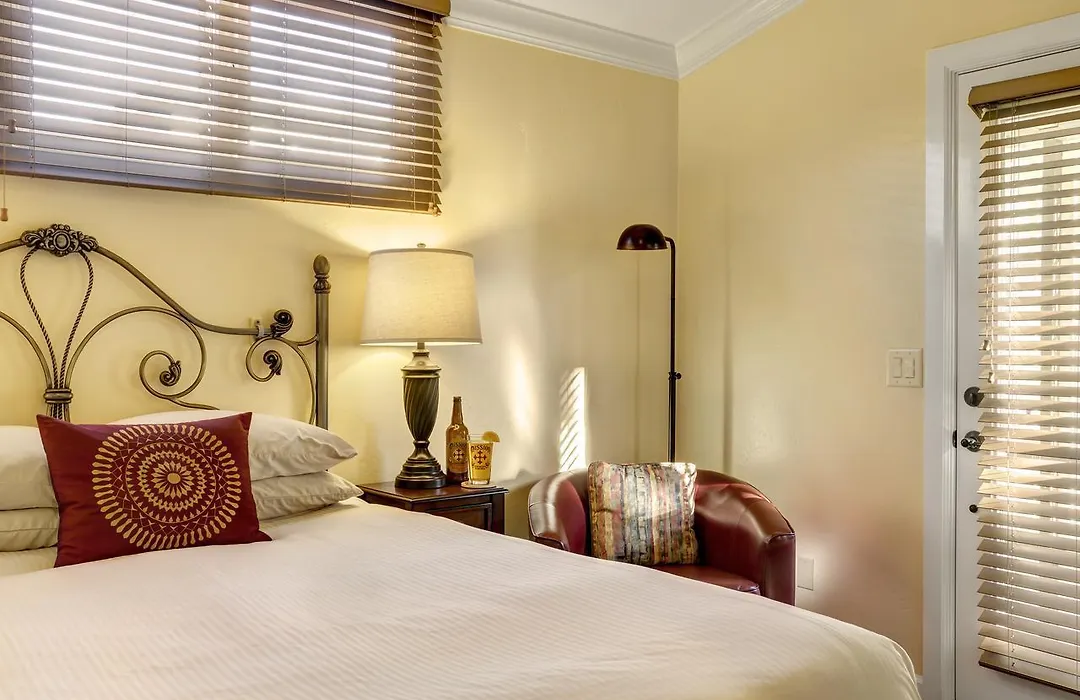 Hillcrest House Bed & Breakfast-1