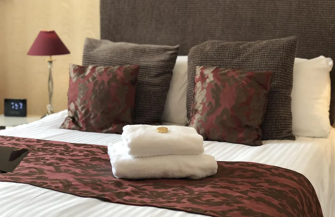 Adelphi Guest House-1