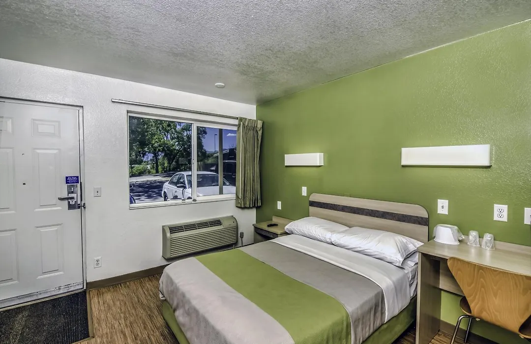 Motel 6 Colorado Springs, Co - South/Metro Area-1