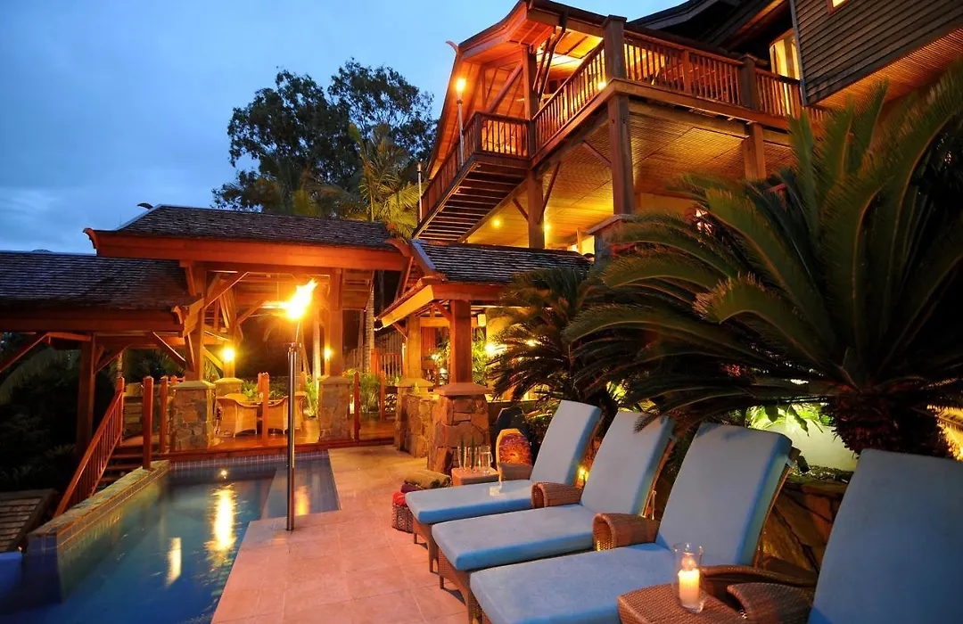Villa Empat Puluh Dua-1