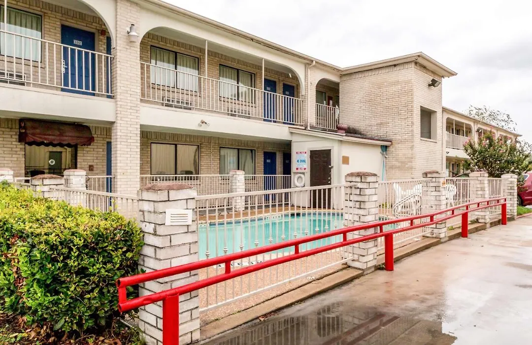 Motel 6 San Antonio, Tx - Frost Bank Center-1