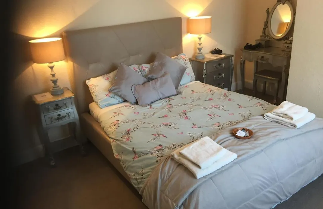 Holly Lodge-1