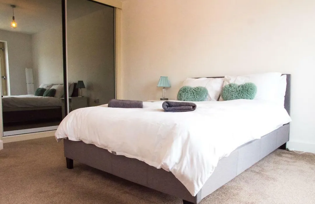 Impressive Urban Townhouse - Leeds City Centre-1