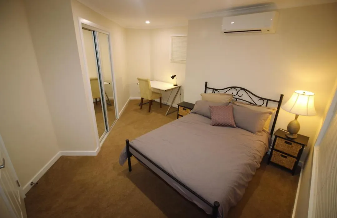 Silver House - Melbourne Airport Accommodation - 7 Minutes From Melbourne Airport-1