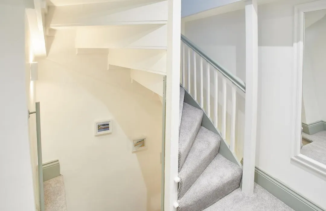 Host & Stay - Threadneedle Cottage-1
