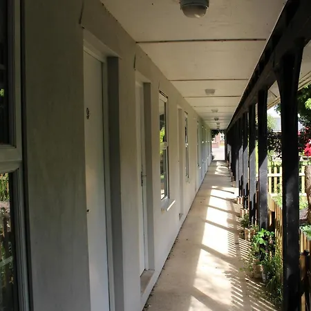 The Meadow Lark - A Heartwood Inn-3