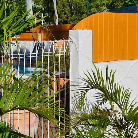 Paradise Court Holiday Units-2