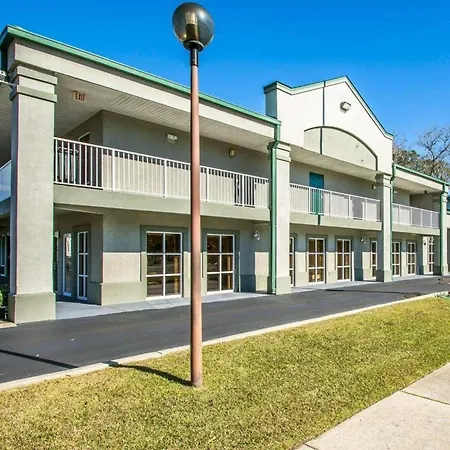 Quality Inn & Suites Near Panama City Beach-3