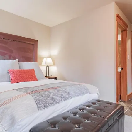 Complex Hot Tub | Close To Lifts | Free Parking-2