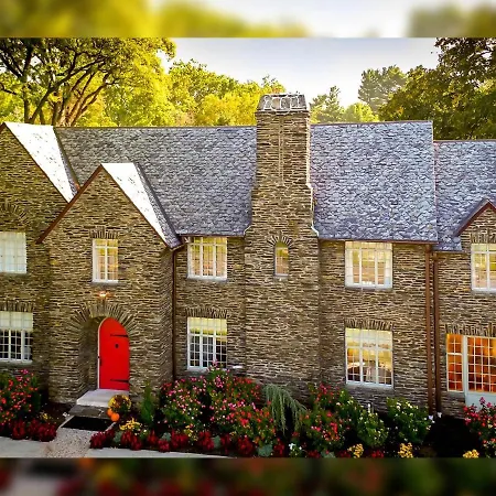 The Manor On Front-3
