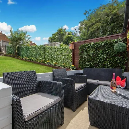 Cosy 3 Bedroom House - Private & Central - Ultra Wifi-2