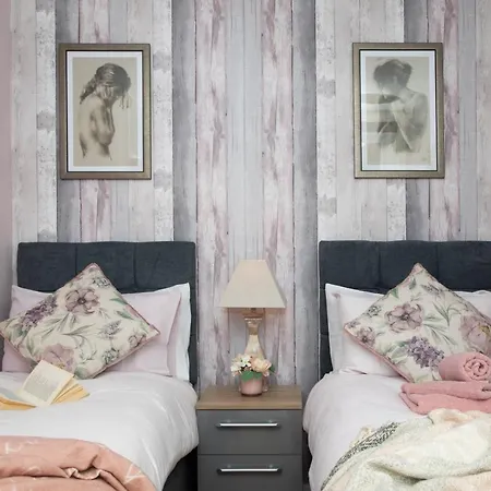 Cosy 3 Bedroom House - Private & Central - Ultra Wifi-3