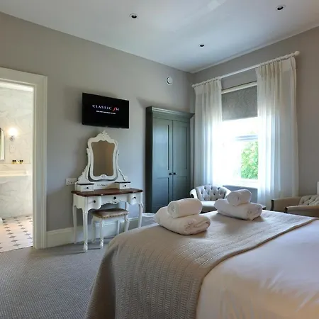 Tyndall Villa Boutique B&B-2