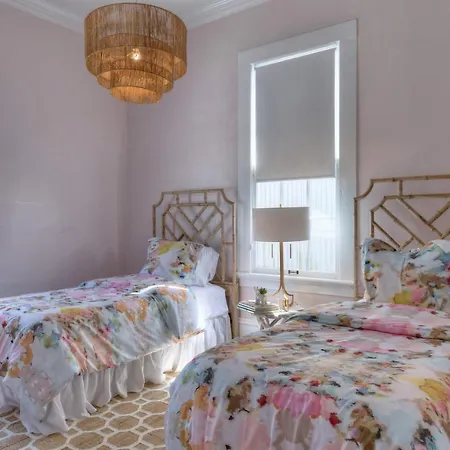 The White House Galveston Historic Luxury Near Cruise Ports Perfect For Weddings And Families-3