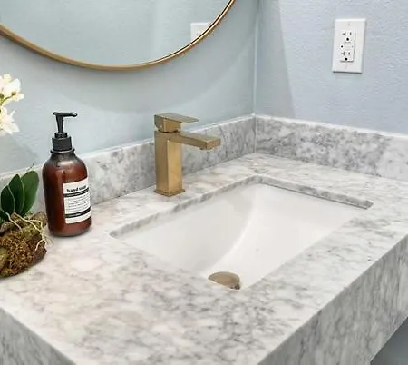 Room 5 Oleander Hotel Downtown Galveston Hotel Near Cruise Terminal & Beach-3