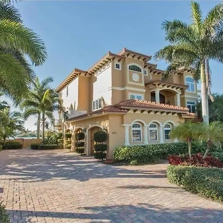 Large Mediterranean Oasis - Water Views & Pool-3