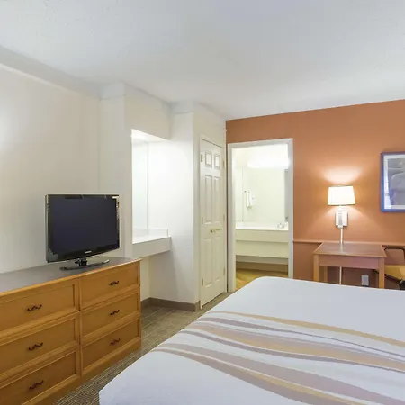 La Quinta Inn By Wyndham Denver Cherry Creek-2