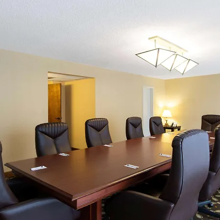 Aksarben Suites Trademark Collection By Wyndham-2