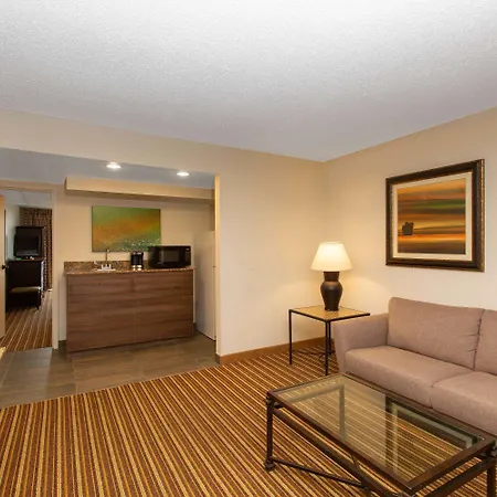 Aksarben Suites Trademark Collection By Wyndham-3