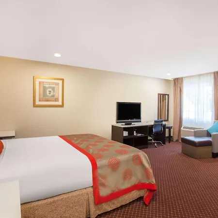 Ramada By Wyndham Culver City-2
