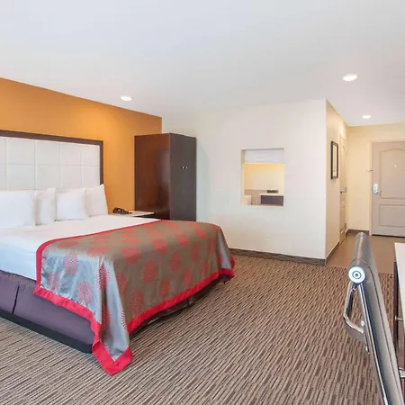 Ramada By Wyndham Culver City-2