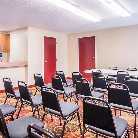 Quality Inn & Suites Kansas City I-435N Near Sports Complex-3