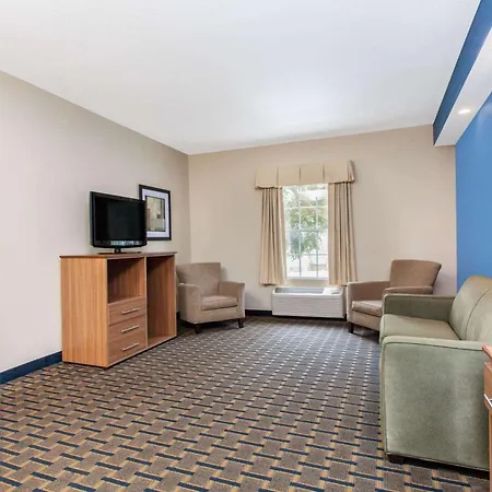 Baymont By Wyndham Jacksonville/Butler Blvd-3