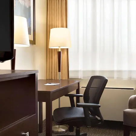 Travelodge By Wyndham Edmonton South-2
