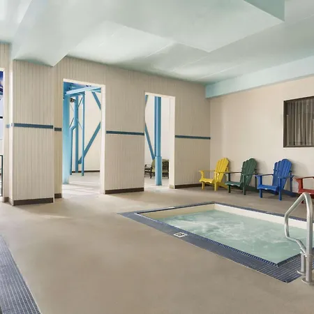 Travelodge By Wyndham Edmonton West-3