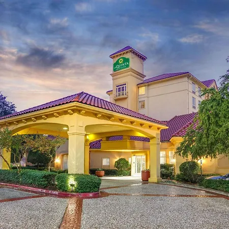 La Quinta By Wyndham Dallas North Central-2