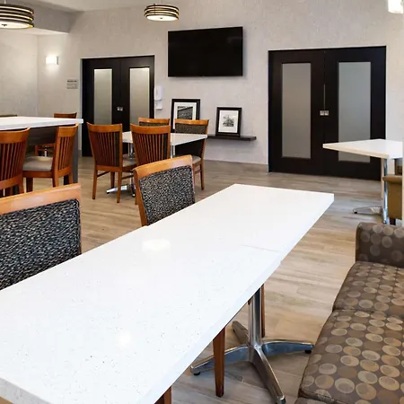 Hampton Inn Kansas City Northeast-2