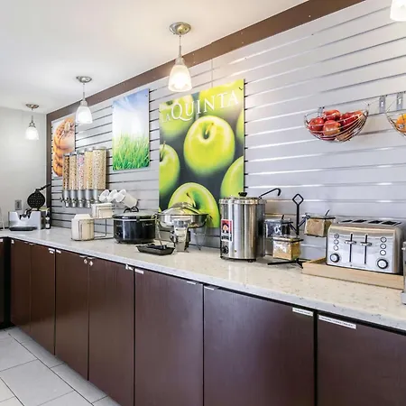 La Quinta By Wyndham Kansas City Airport-2