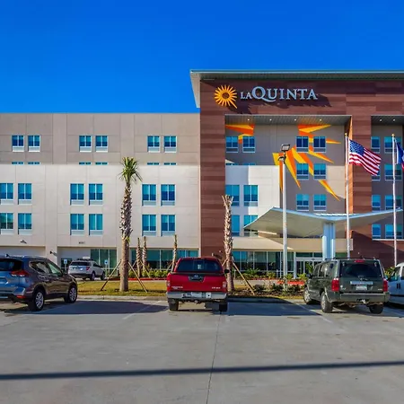 La Quinta Inn & Suites By Wyndham Galveston West Seawall-3