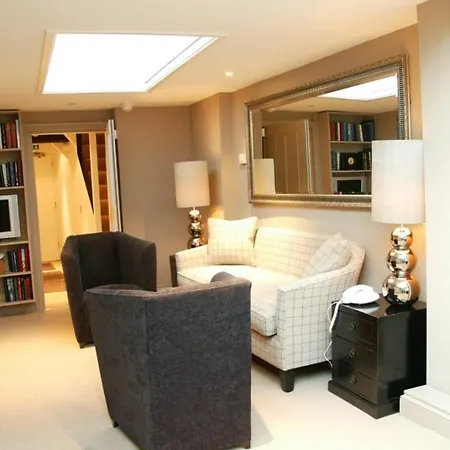 Manor Green Cottage-2
