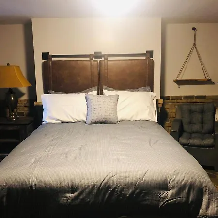 Savannah Sojourn - Time Travelers Retreat 1853-3