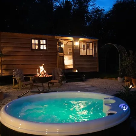 Luxury, Rural Shepherds Hut With Hot Tub Nr Bath-3