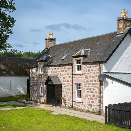 Lock Keepers Cottage, Loch Ness Cottage Collection-3
