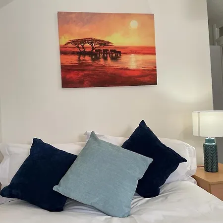 3-Bedroom Home With Free Parking-3