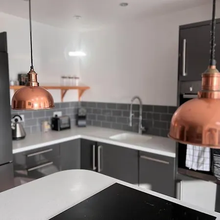 Stylish 3 Bed House With Castle Views-2