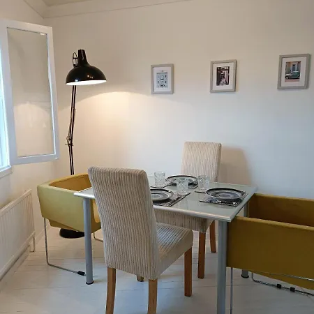 2 Bed Functional House Close To Manor Park Train Station-3