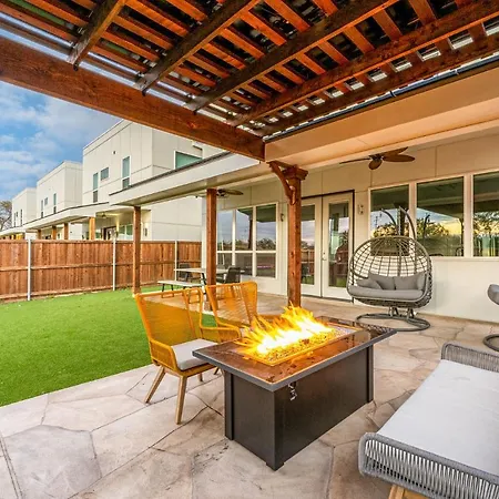 Luxury Home With Rooftop Views-2