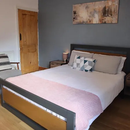 Lovely 3 Beds House 6 Guests King Beds-2
