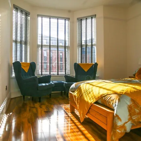 Modern Luxury 3 Bed House-3