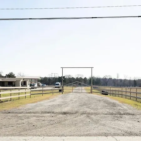 Texas Ranch House With 5 Bedroom And Fish Pond-3