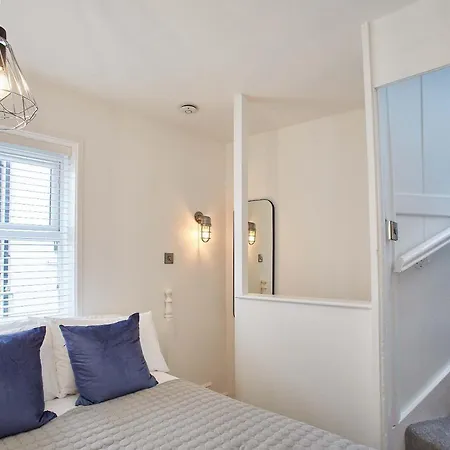 Host & Stay - Clinker Cottage-3