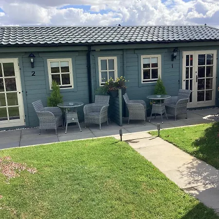 Auchenlea Lodges-3
